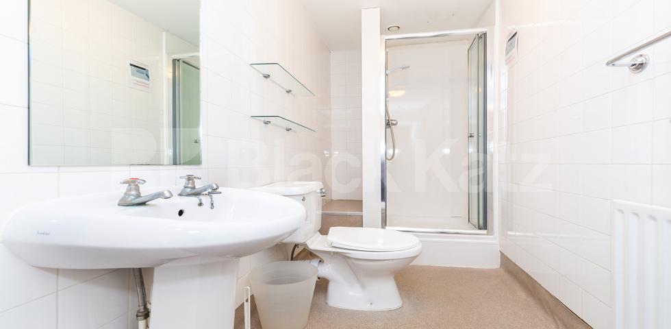 			MINS TO UCL, SOAS & LSE, 4 Bedroom, 1 bath, 1 reception Flat			 Bedford Place, BLOOMSBURY